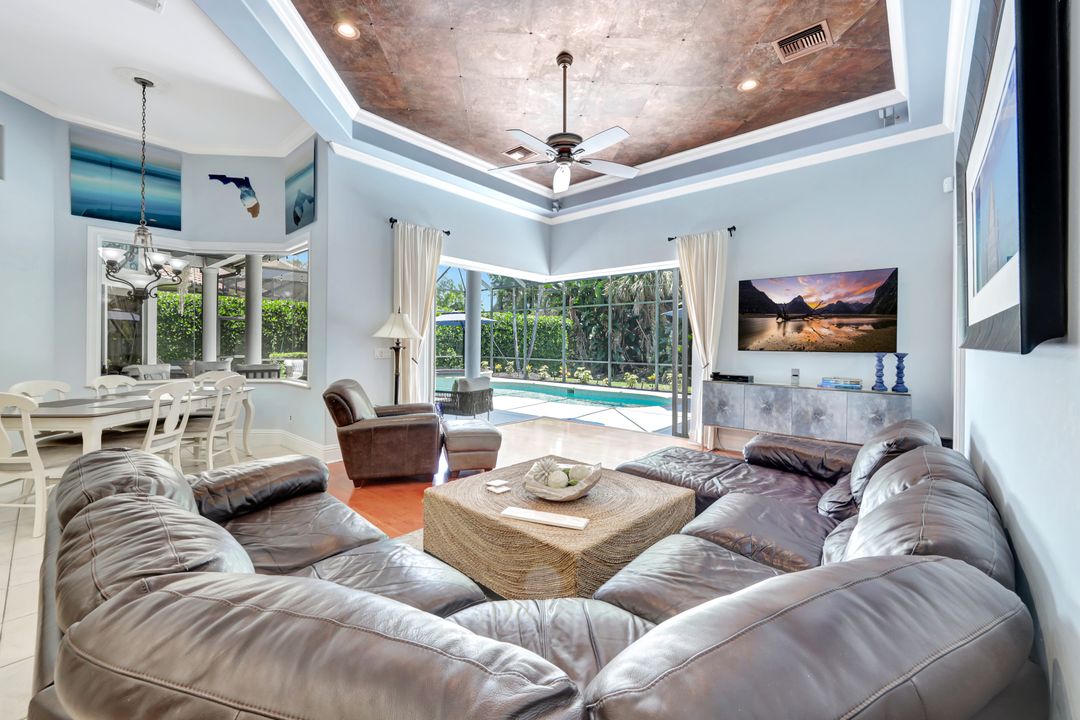 9833 Clear Lake Cir, Naples, FL 34109