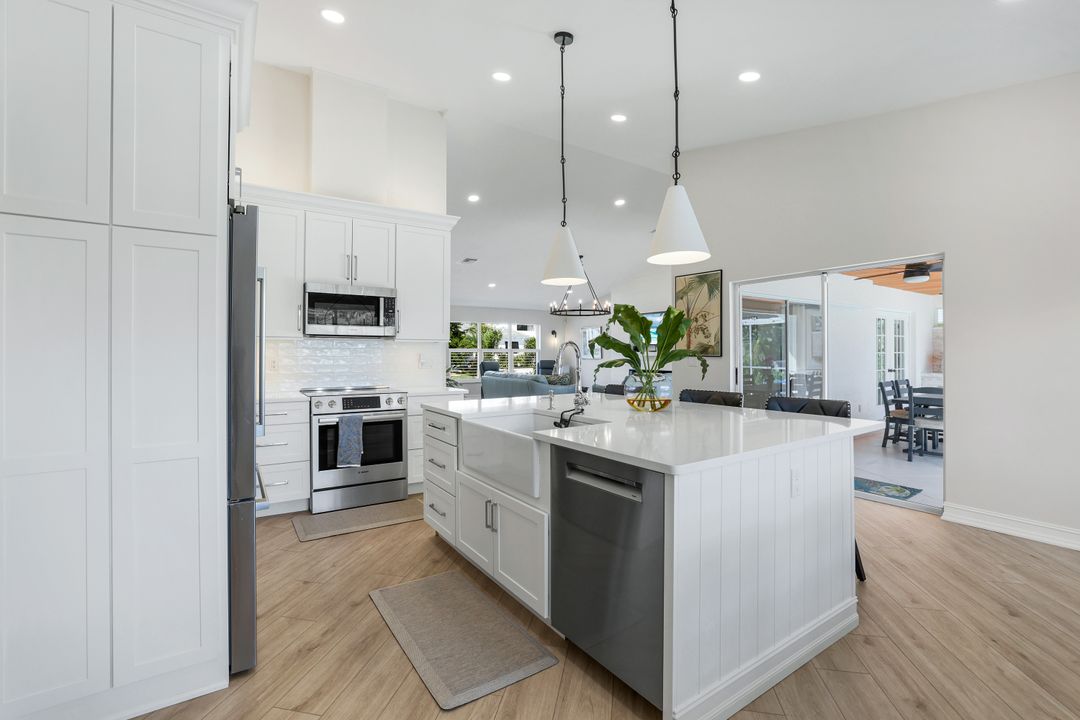 711 Tigertail Ct, Marco Island, FL 34145