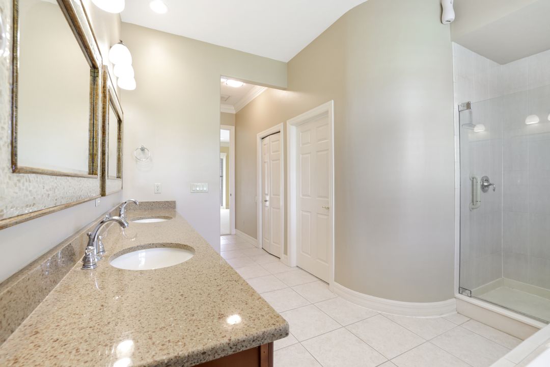 2032 Castle Garden Ln, Naples, FL 34110