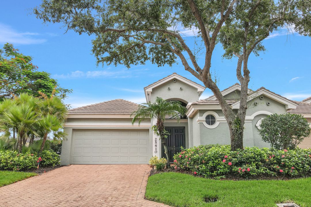 25410 Alicante Dr, Bonita Springs, FL 34134