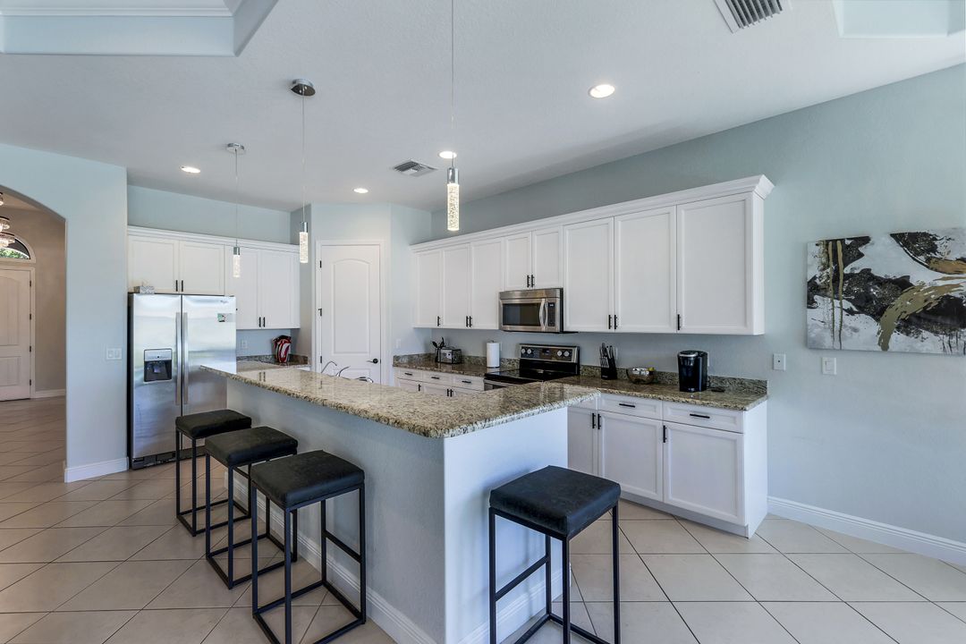 1685 Serrano Cir, Naples, FL 34105
