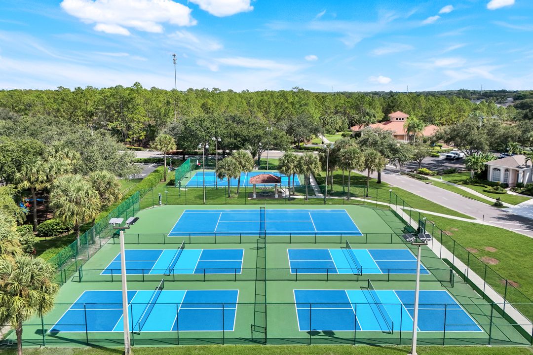 196 Skipping Stone Ln, Naples, FL 34119