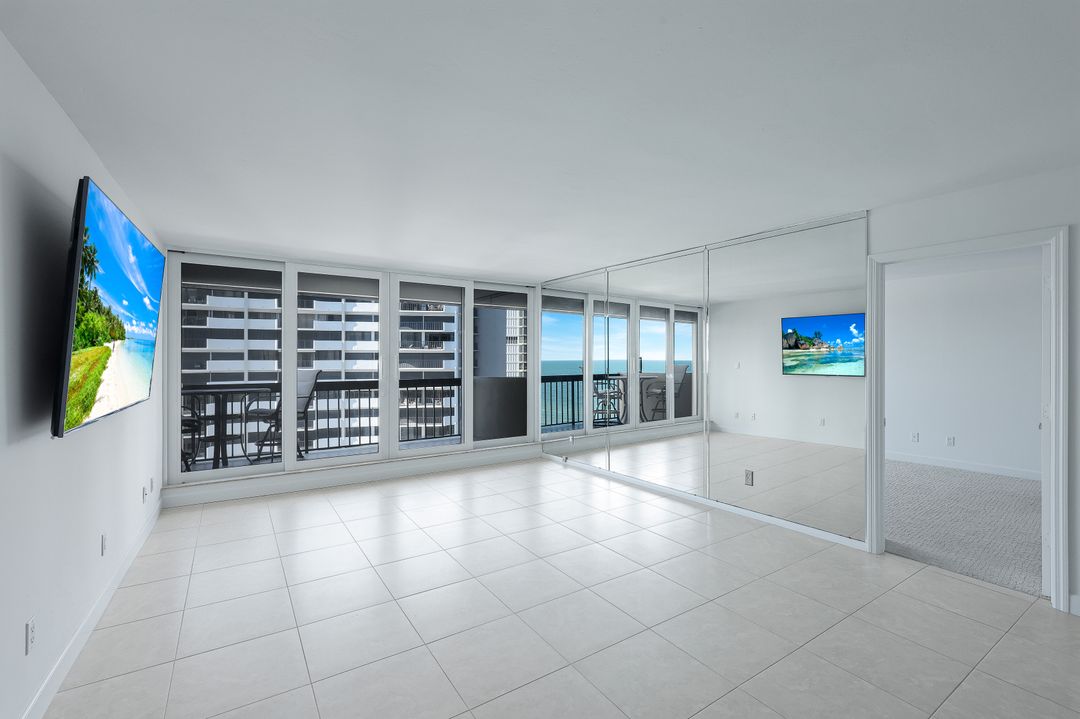 4001 Gulf Shore Blvd N #902, Naples, FL 34103