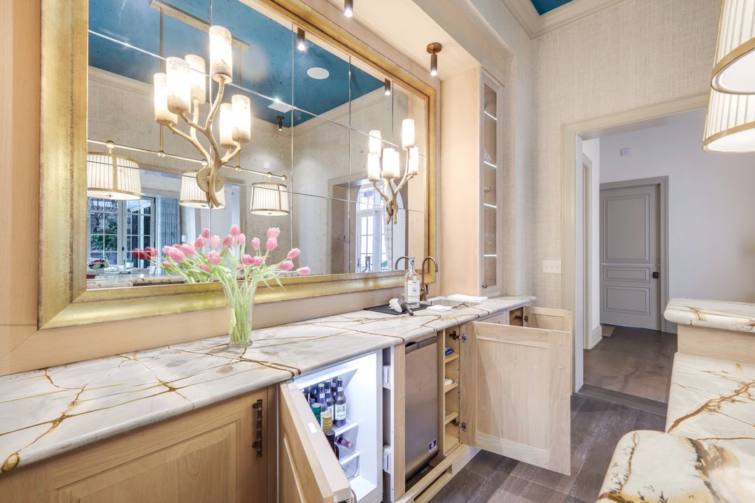 81 Gulf Shore Blvd S, Naples, FL 34102