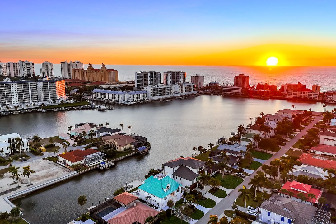 464 Oak Ave, Naples, FL 34108