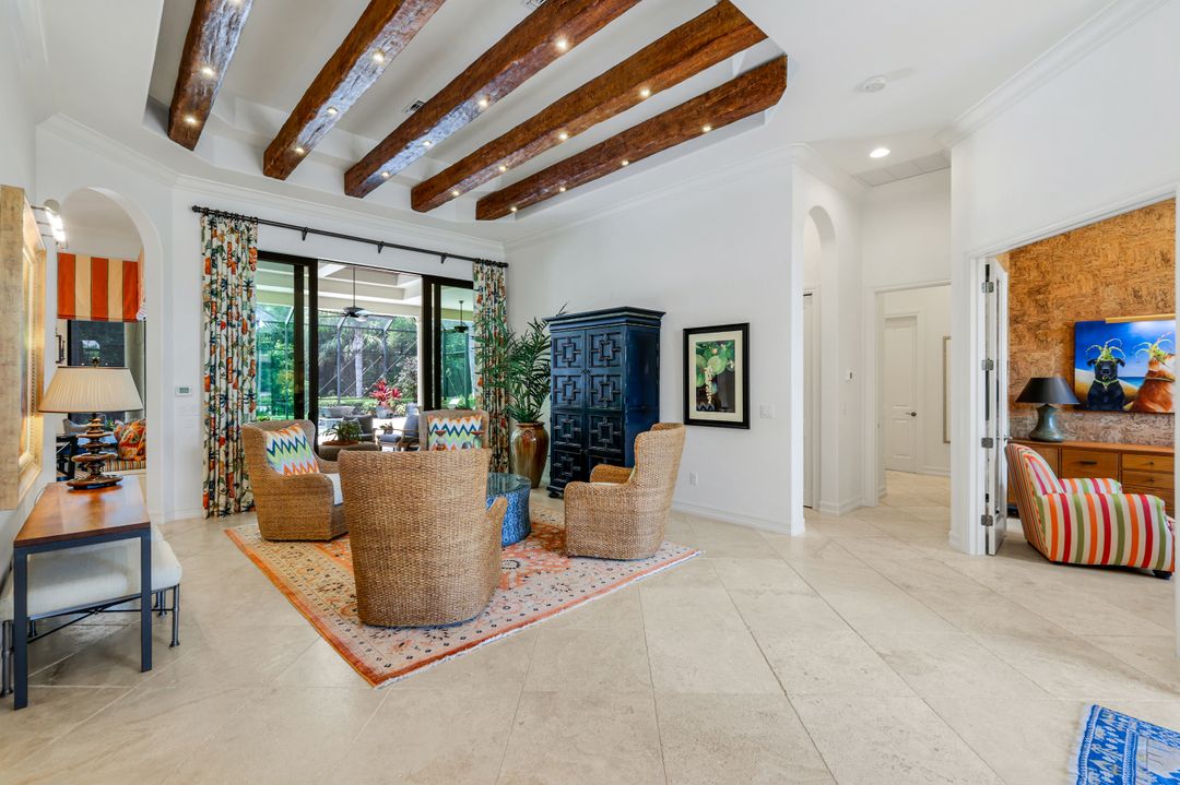 6477 Costa Cir, Naples, FL 34113
