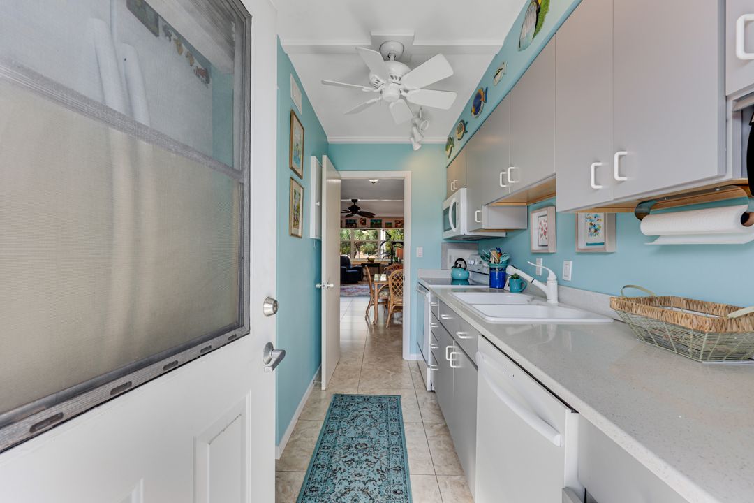 72 7th St S #202, Naples, FL 34102