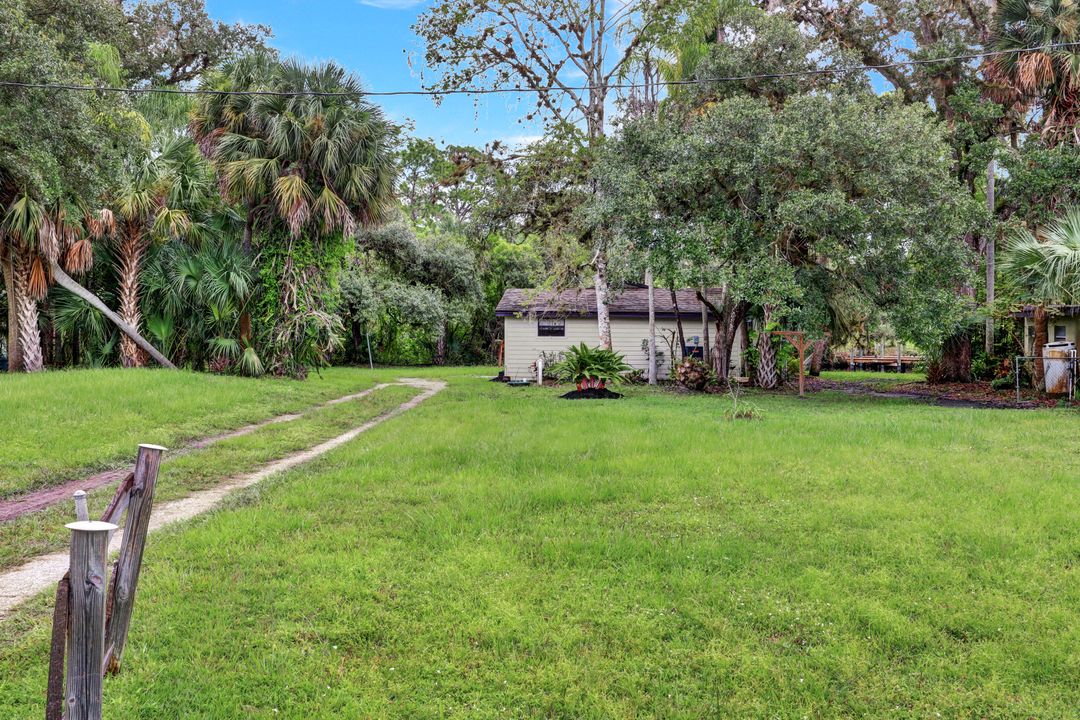 18200 Elmwood Dr, Alva, FL 33920