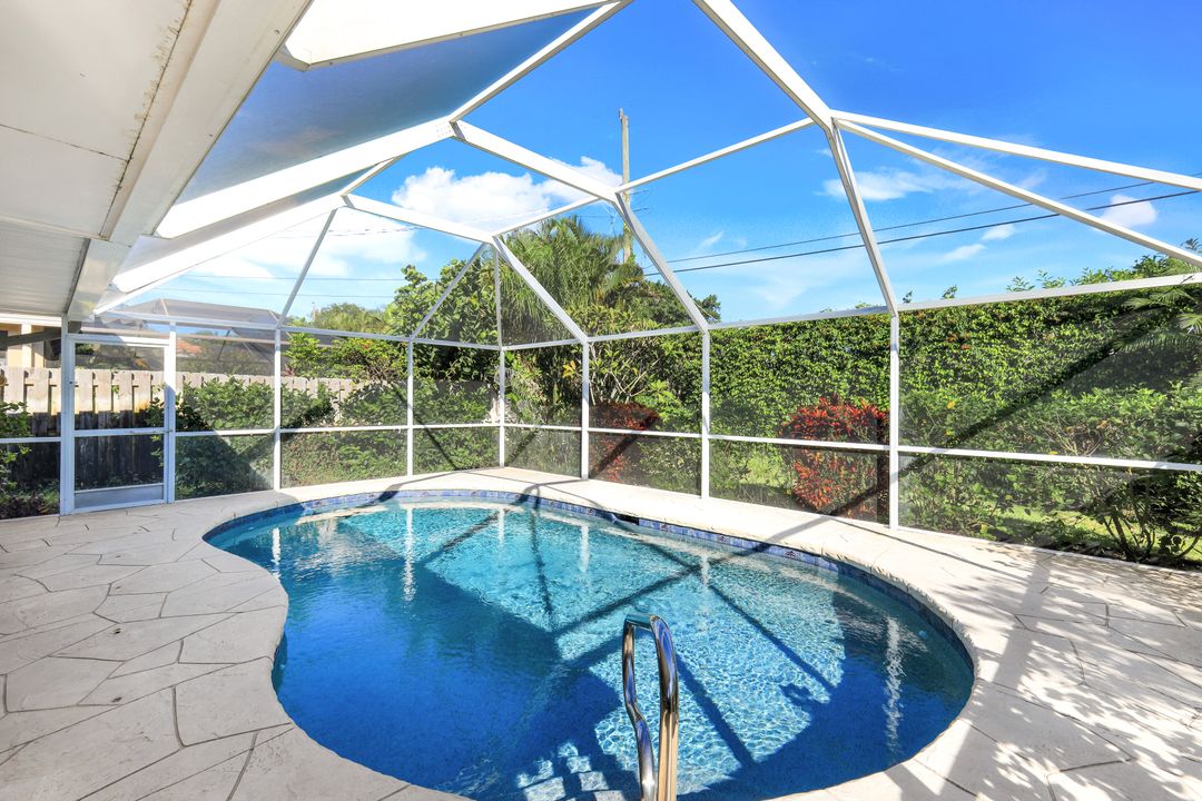 623 98th Ave N, Naples, FL 34108