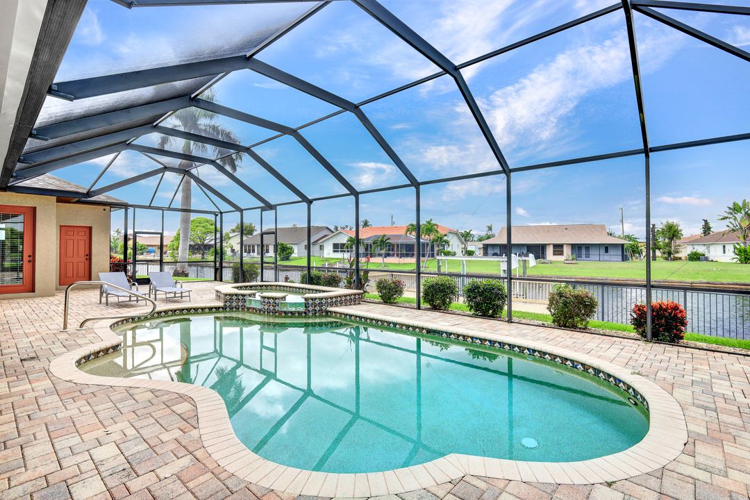 2033 SE 7th St, Cape Coral, FL 33990