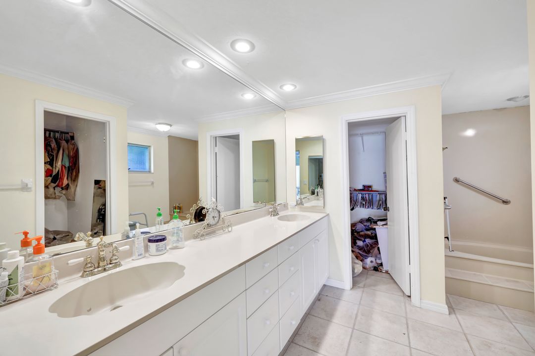 529 Neapolitan Way, Naples, FL 34103