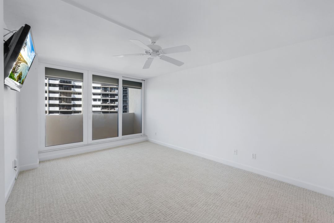 4001 Gulf Shore Blvd N #902, Naples, FL 34103