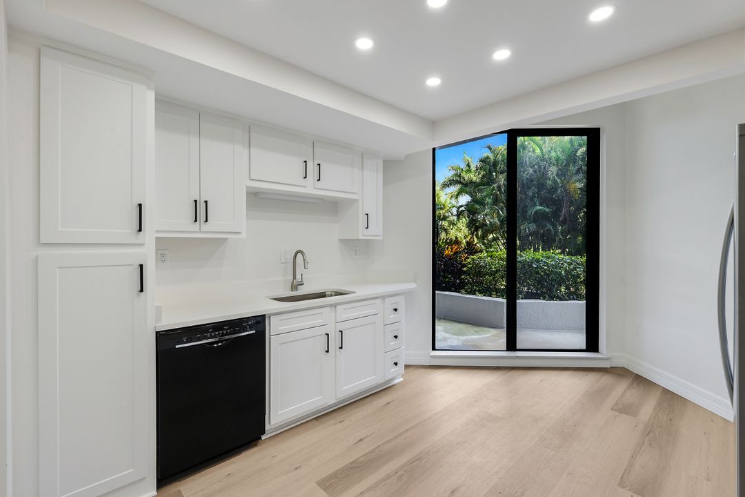 6075 Pelican Bay Blvd # 104, Naples, FL 34108