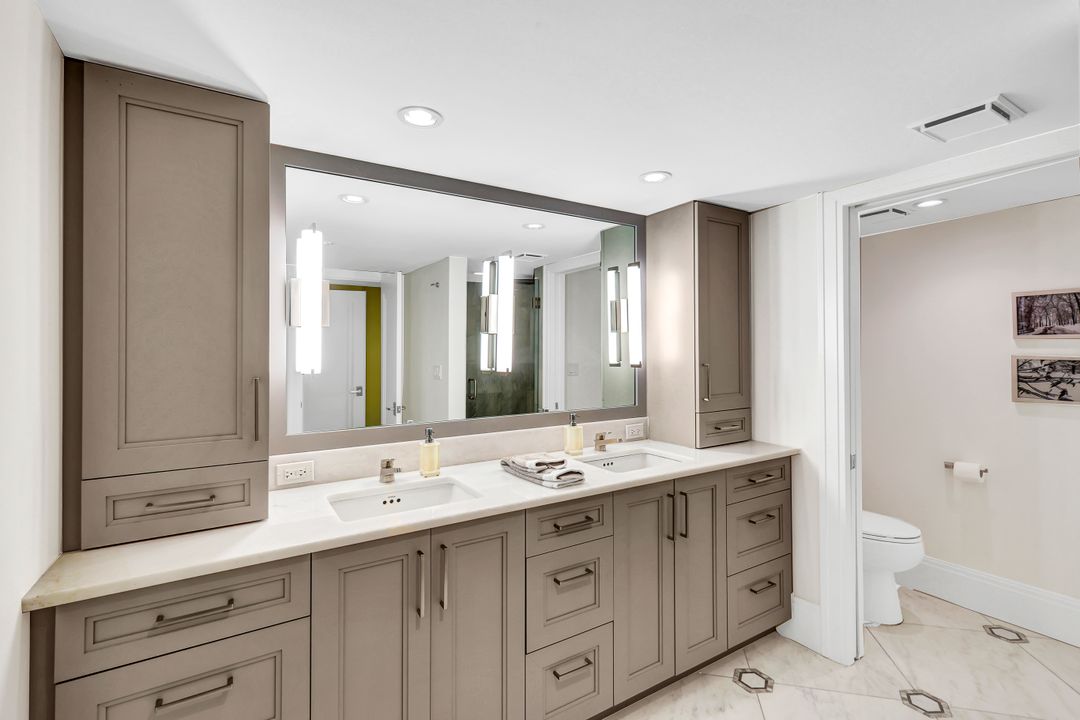 2302 Gulf Shore Blvd N, Naples, FL 34103