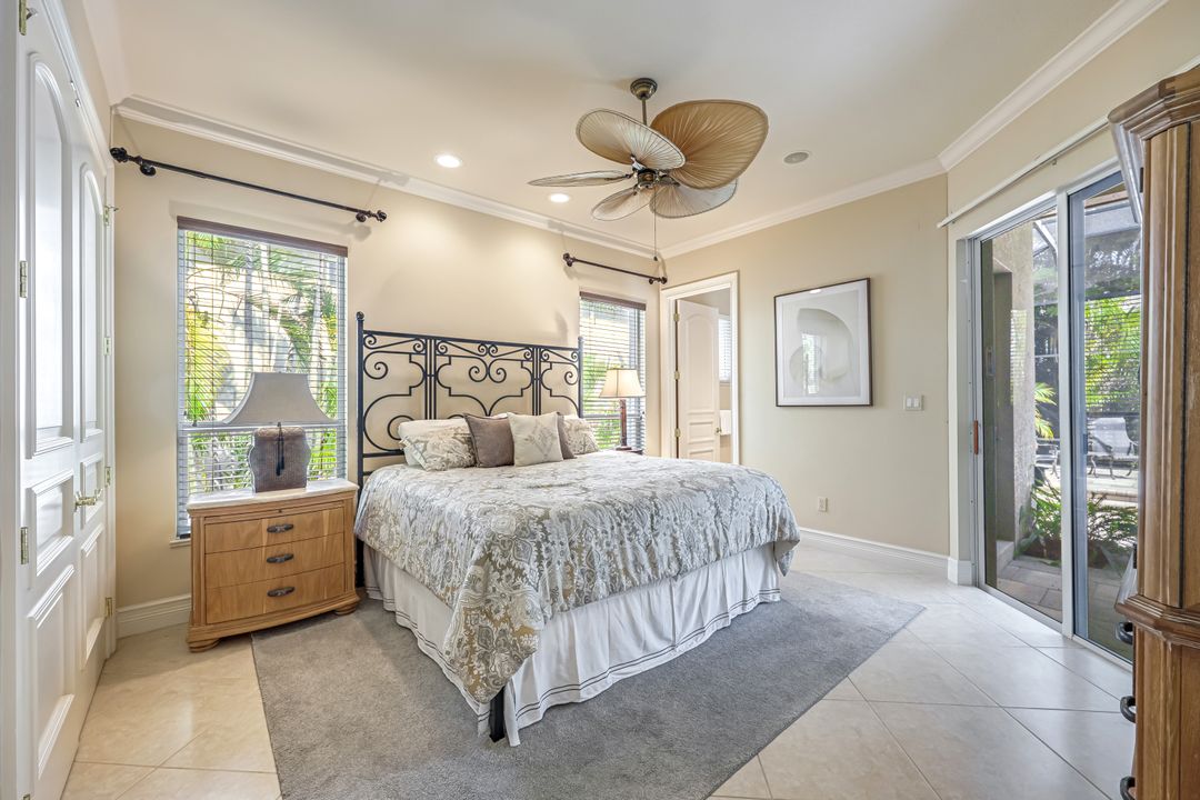 258 9th Ave S, Naples, FL 34102