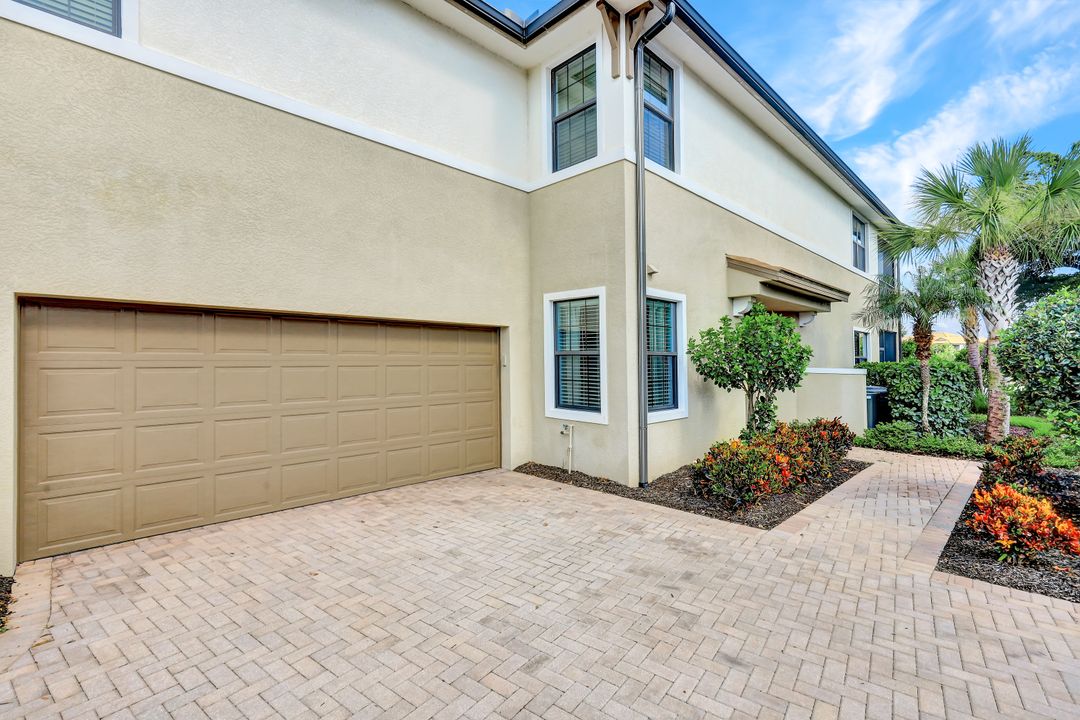 2133 Frangipani Cir #102, Naples, FL 34120