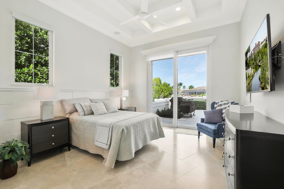 689 Pelican Ct, Marco Island, FL 34145