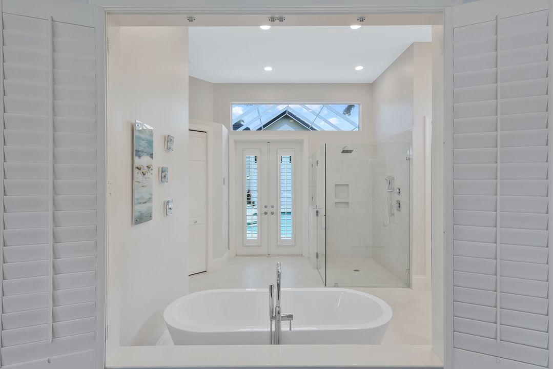 109 Greenfield Ct, Naples, FL 34110