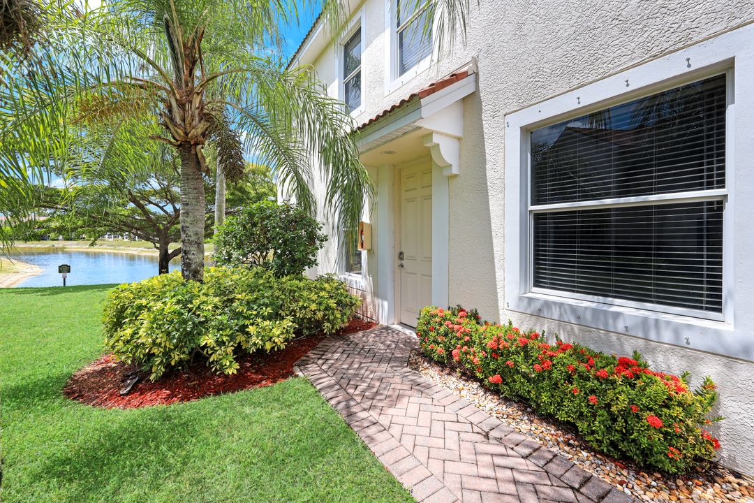 1088 Oxford Ln #48, Naples, FL 34105