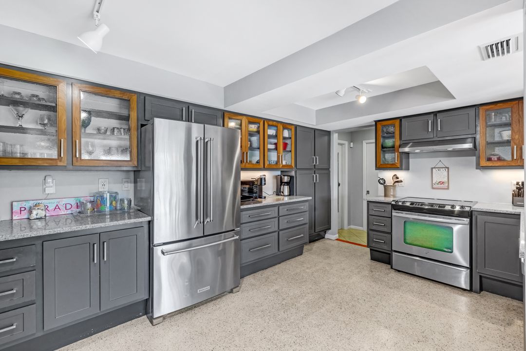 4305 SE 1st Ave, Cape Coral, FL 33904