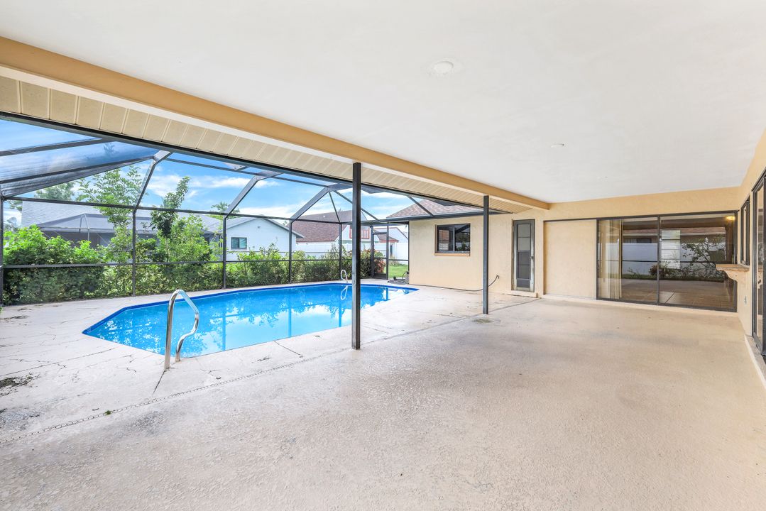 1925 SE 9th Terrace, Cape Coral, FL 33990