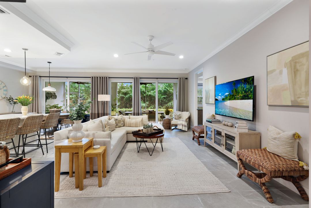 2542 Seychelles Dr #702, Naples, FL 34112