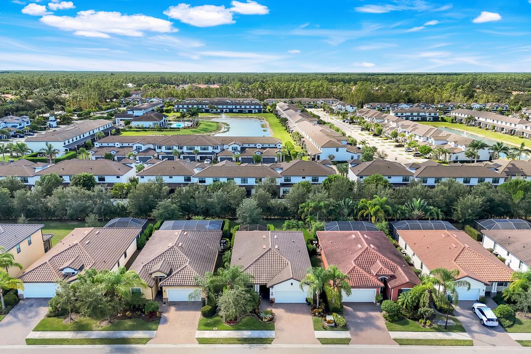 4244 Raffia Palm Cir, Naples, FL 34119