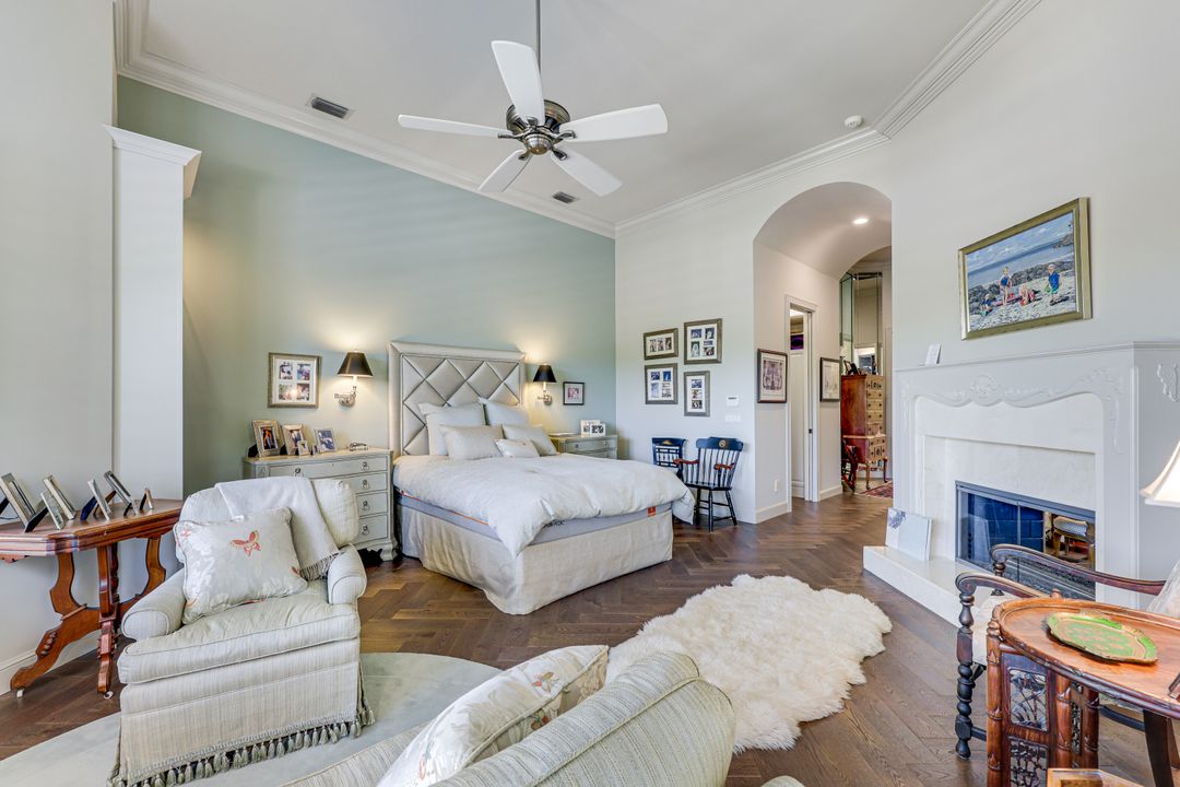 7913 Via Vecchia, Naples, FL 34108
