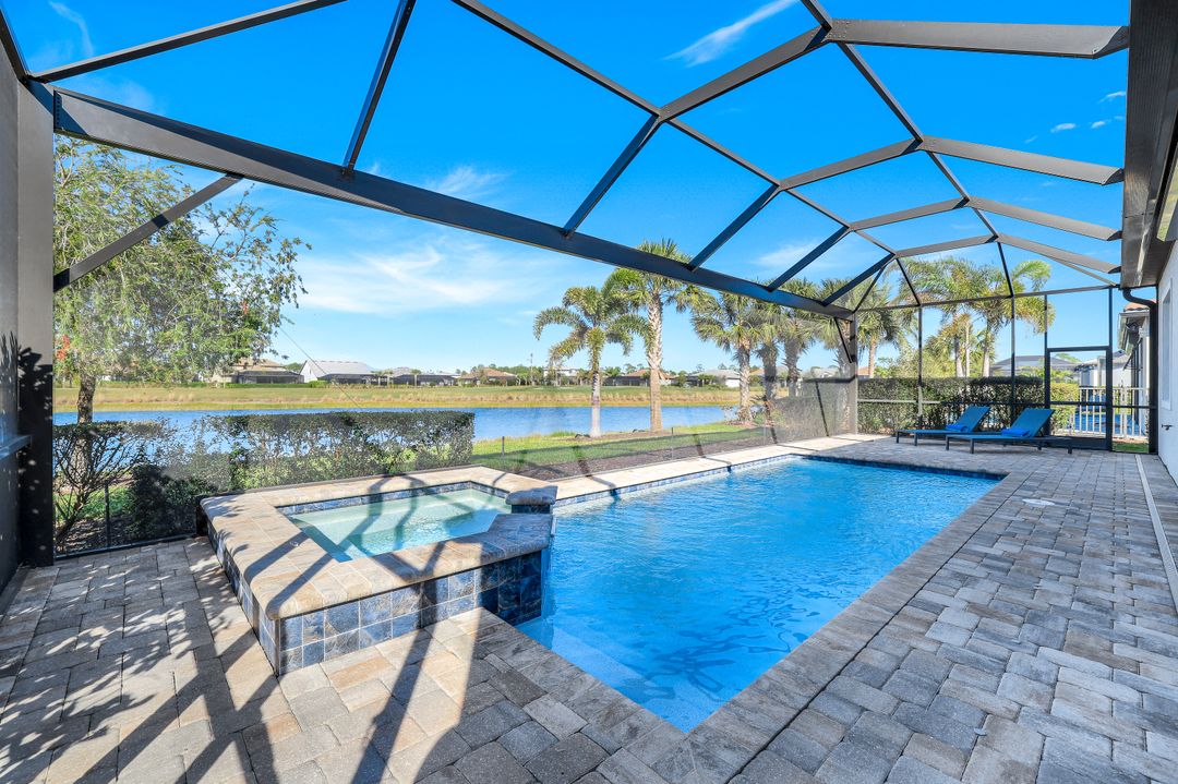9493 Night Heron Ln, Naples, FL 34120