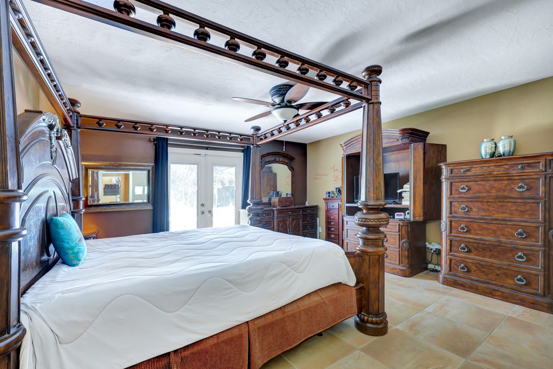 360 16th Ave NW, Naples, FL 34120
