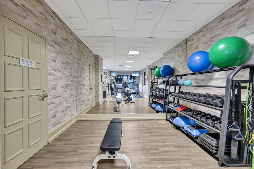 4551 Gulf Shore Blvd N #505, Naples, FL 34103