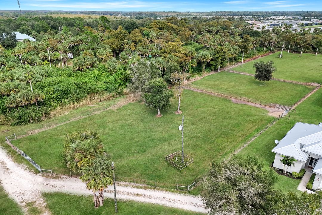 1960 Moulder Dr, Naples, FL 34120