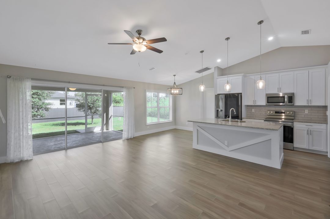 2806 22nd St SW, Lehigh Acres, FL 33976