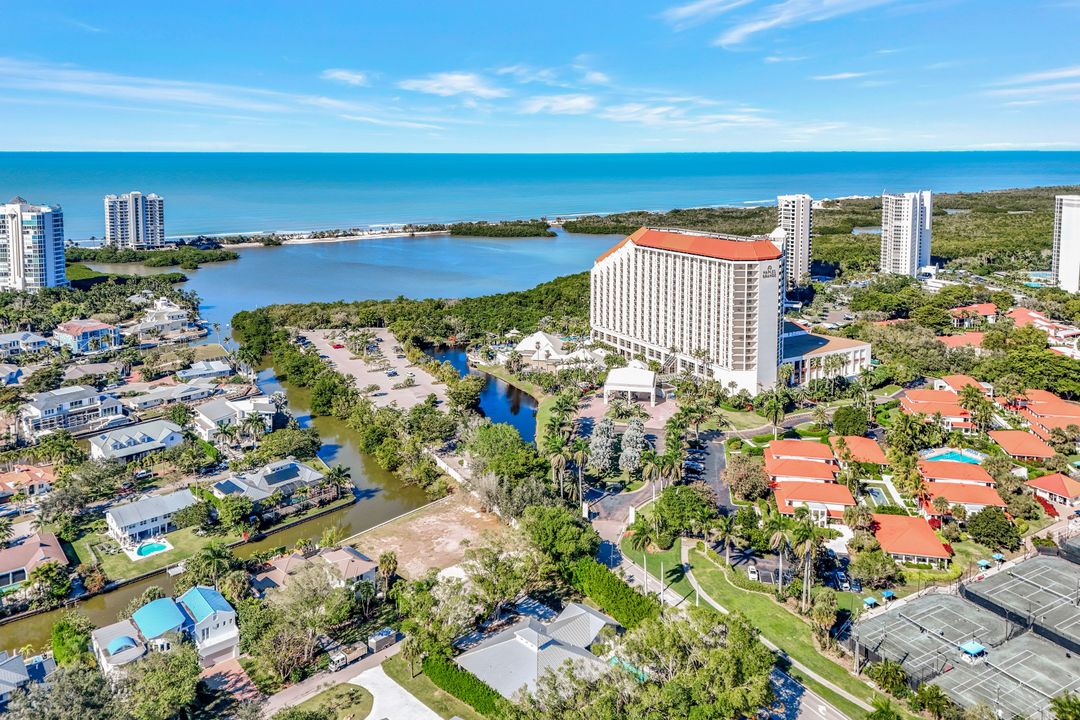 5288 Sand Dollar Ln, Naples, FL 34103