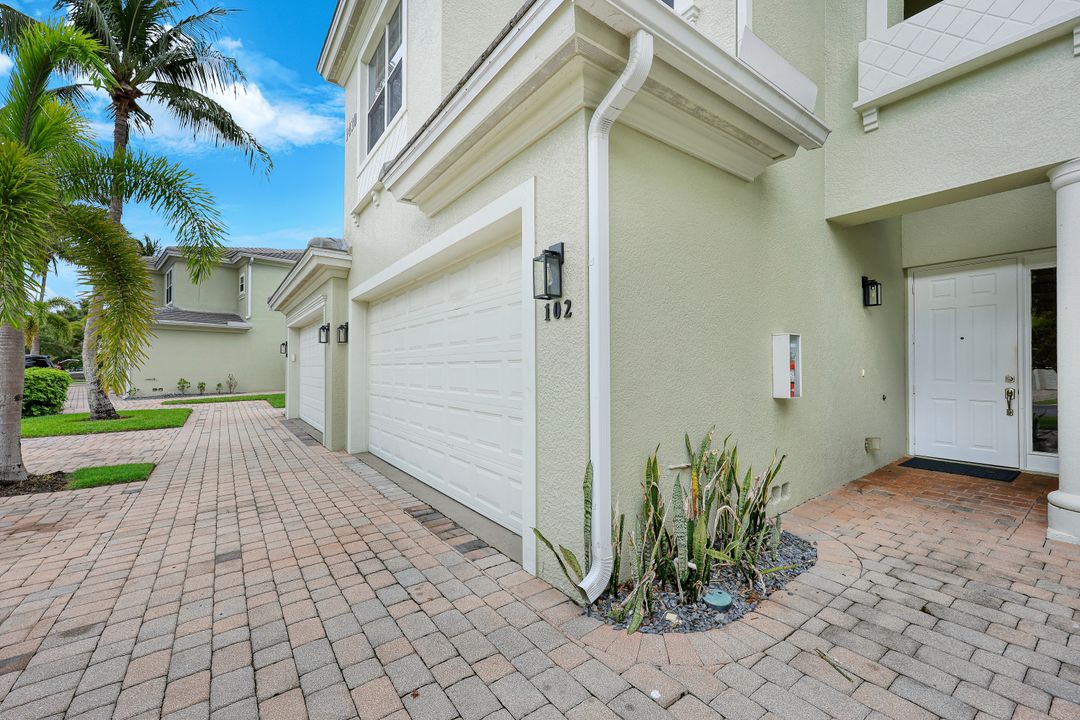 1430 Mariposa Cir, Naples, FL 34105