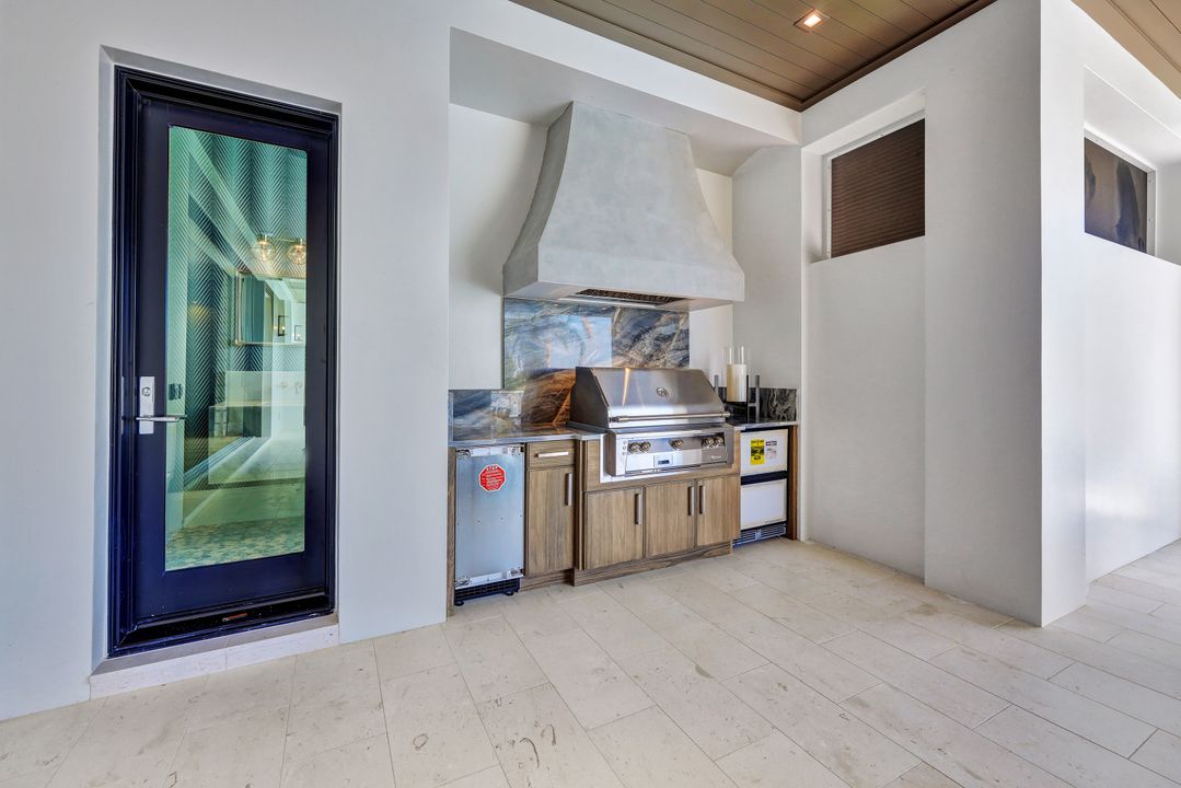 3637 Crayton Rd, Naples, FL 34103