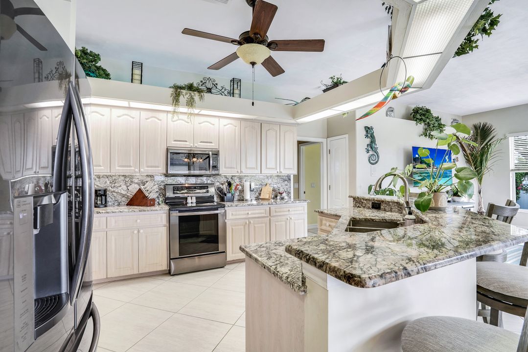 2210 Cape Coral Pkwy W, Cape Coral, FL 33914