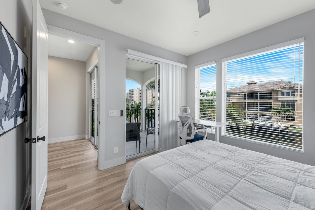 155 Heron Ave, Naples, FL 34108