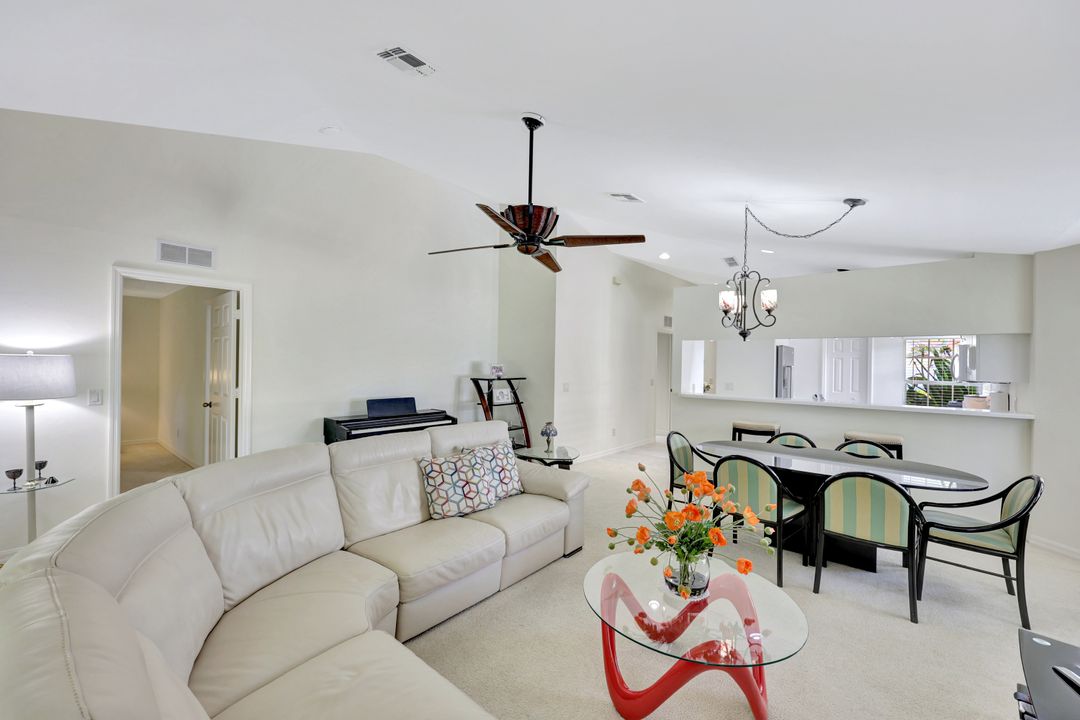 4910 Europa Dr, Naples, FL 34105