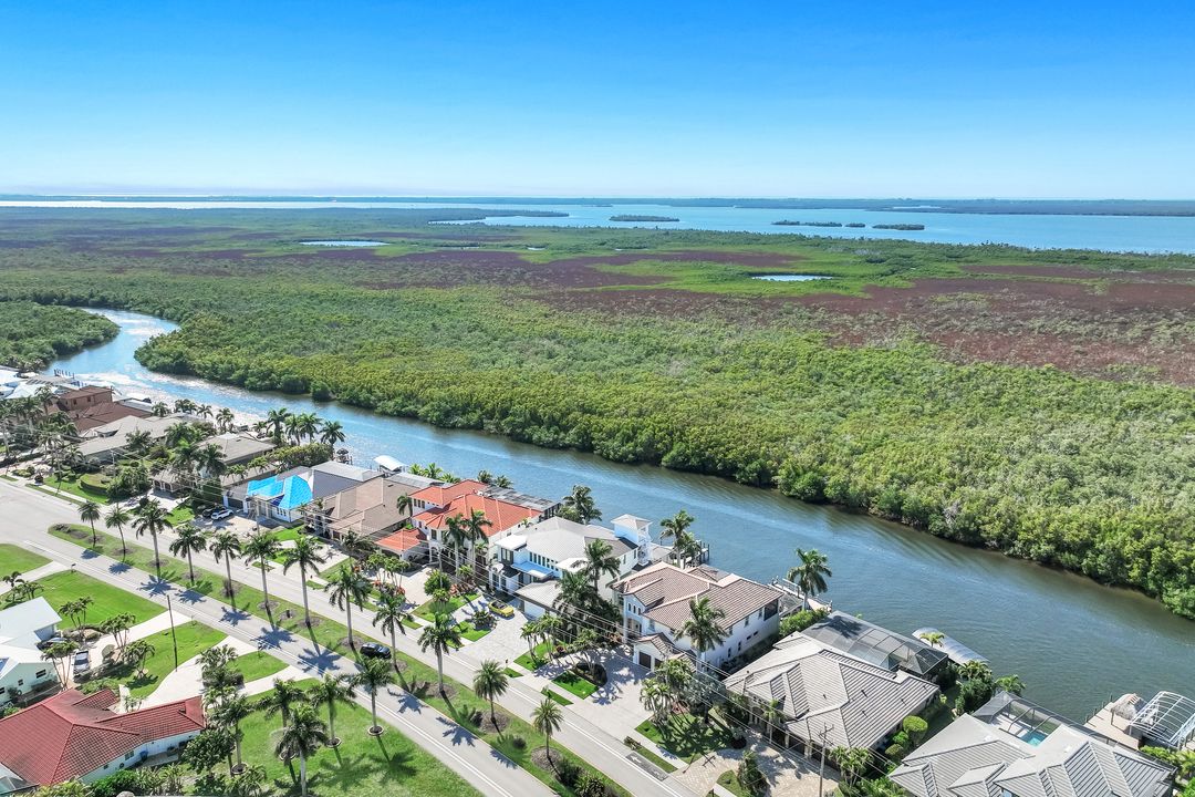 3820 Surfside Blvd, Cape Coral, FL 33914