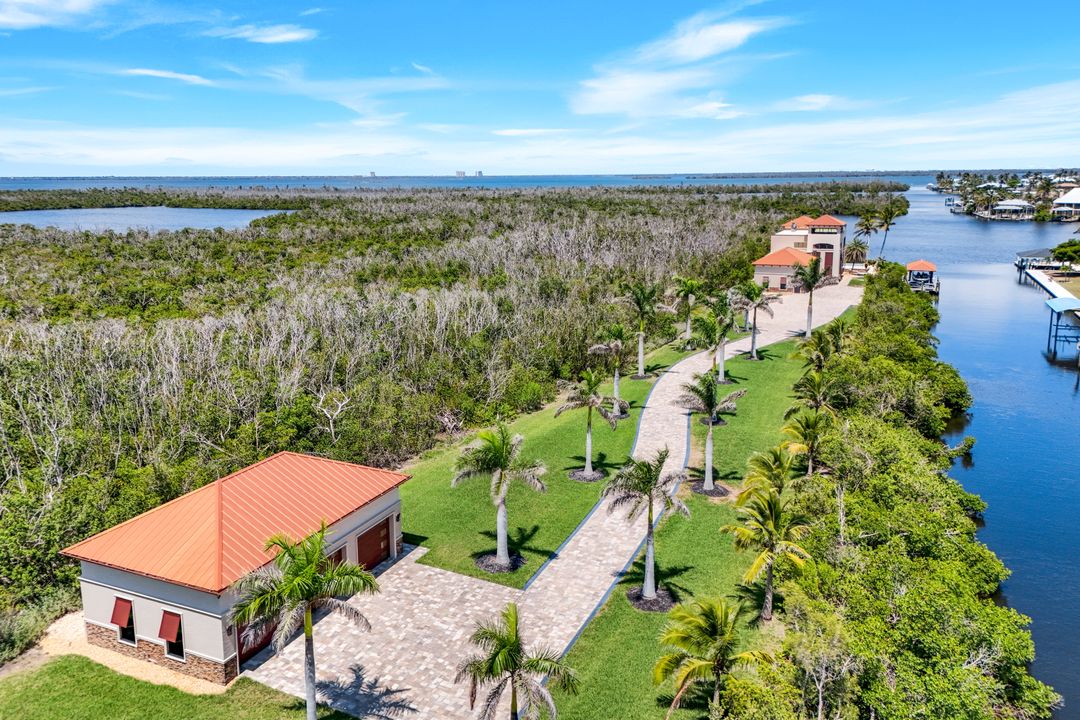 2755 Cussell Dr, Saint James City, FL 33956