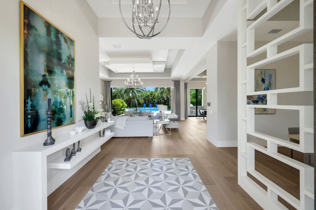 112 Hickory Rd, Naples, FL 34108