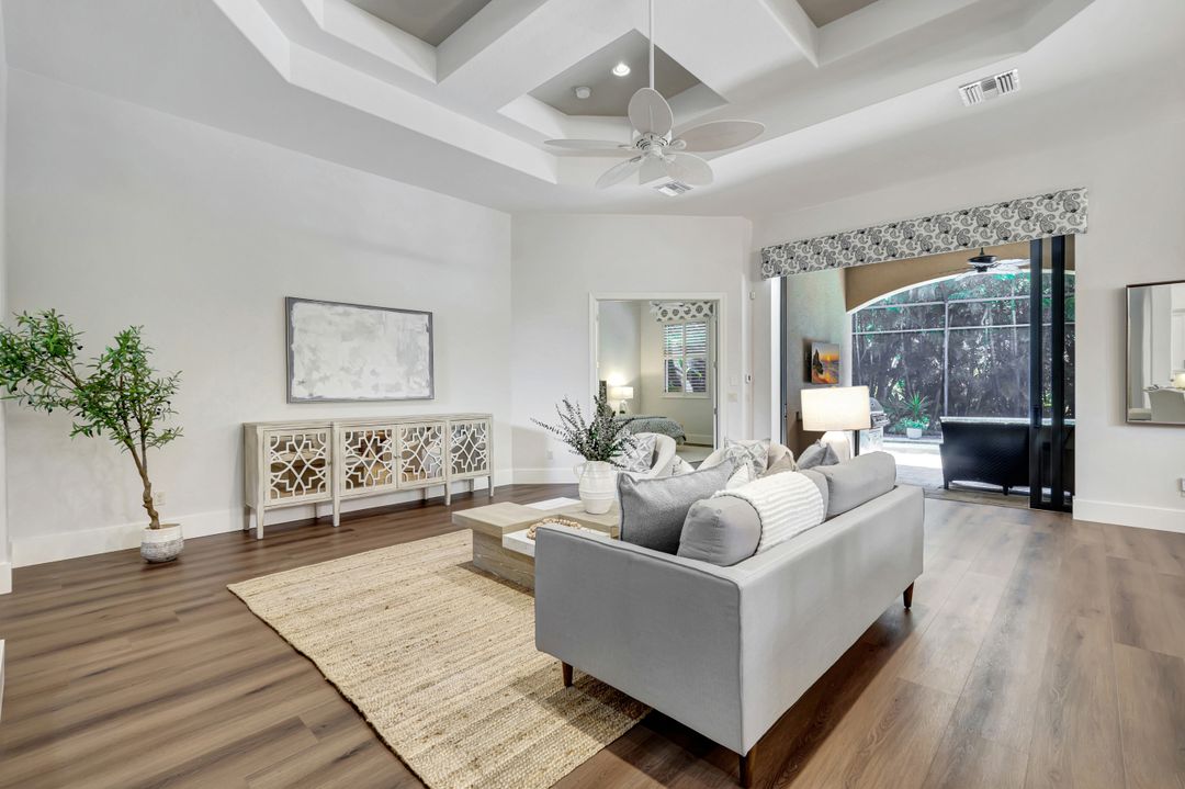 5717 Hammock Isles Dr, Naples, FL 34119