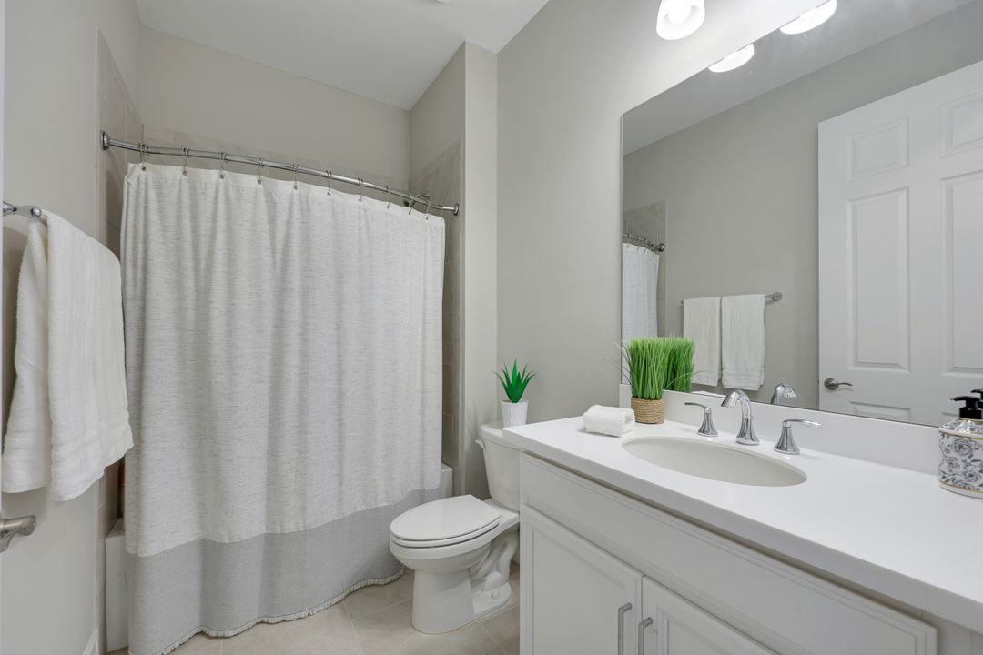 18725 Lake Hammock Dr, Naples, FL 34114