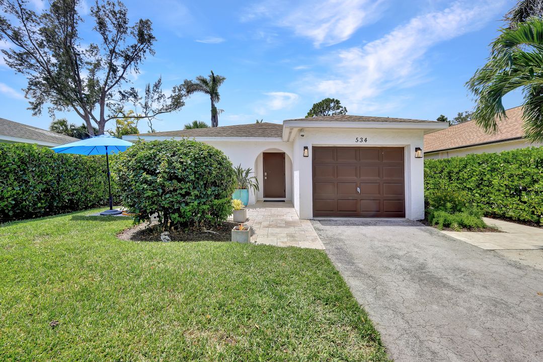 534 97th Ave N, Naples, FL 34108