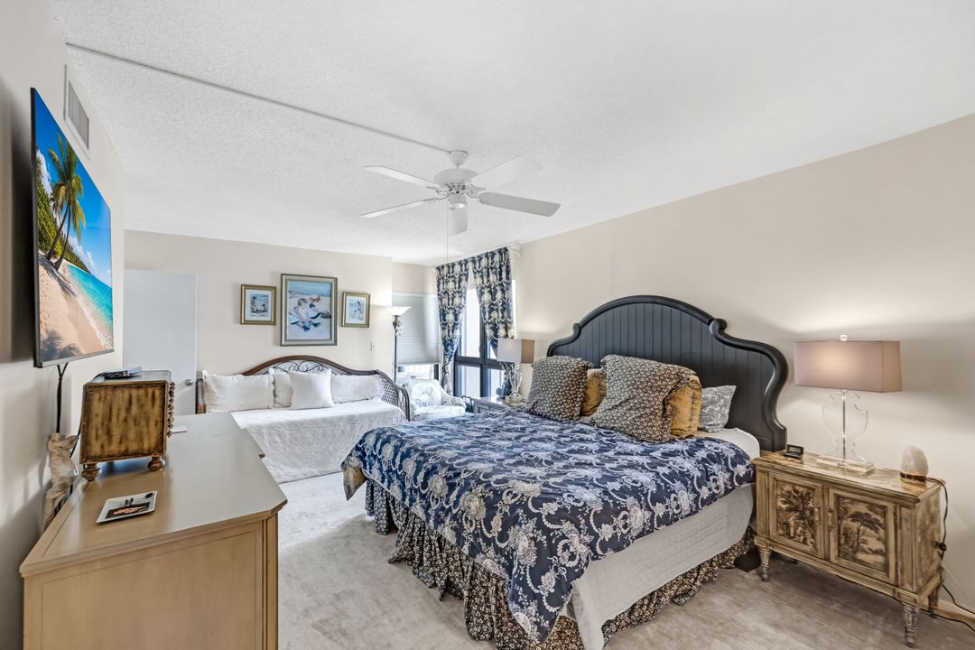 3215 Gulf Shore Blvd N #611, Naples, FL 34103