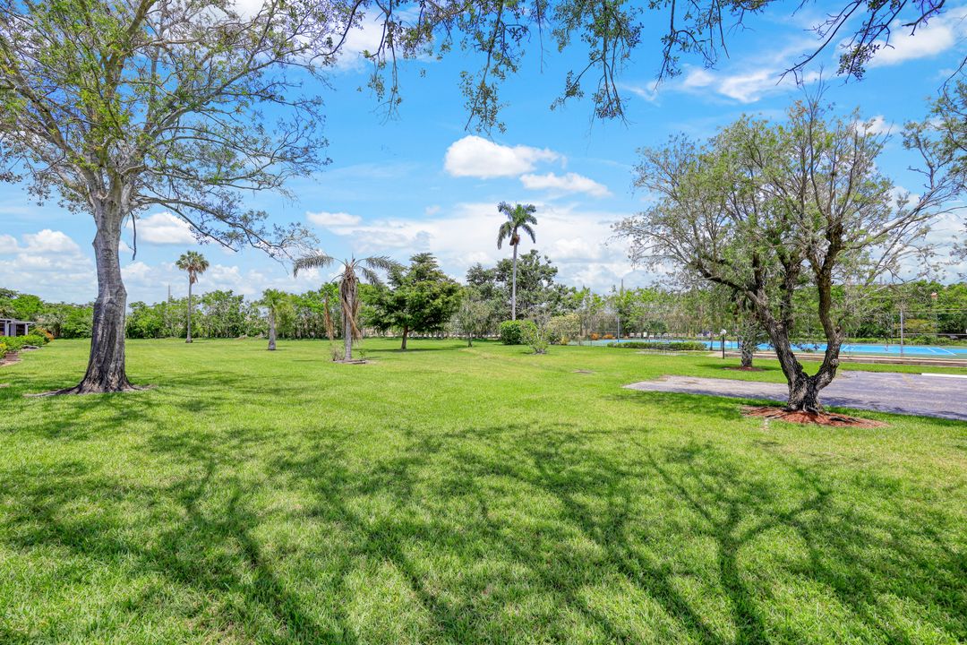 6825 Bogey Dr, Fort Myers, FL 33919