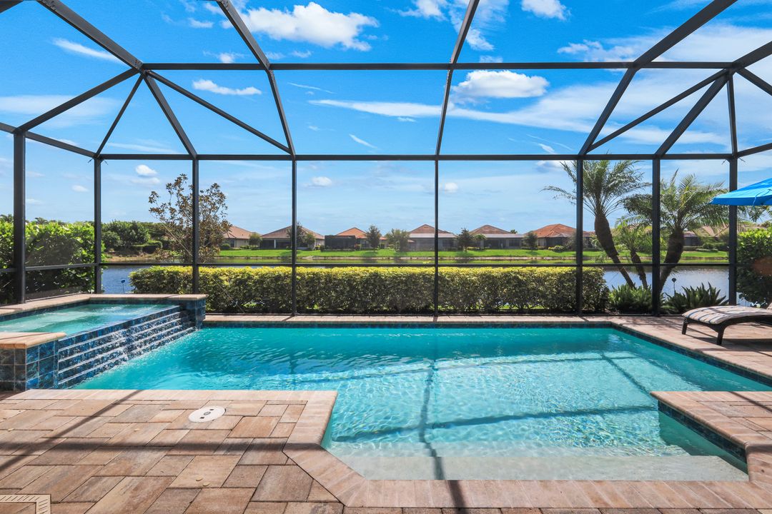 8362 Viale Cir, Naples, FL 34114