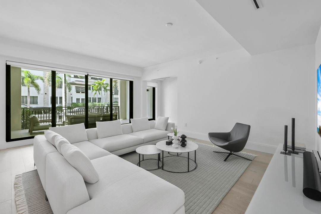 1130 3rd Ave S #105, Naples, FL 34102