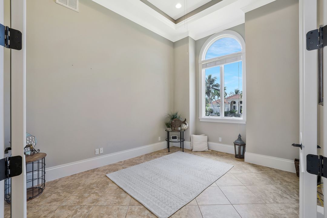 541 Taylor Ct, Marco Island, FL 34145